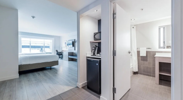 Четырёхместный люкс Holiday Inn Express Hotel & Suites Saint - Hyacinthe by IHG