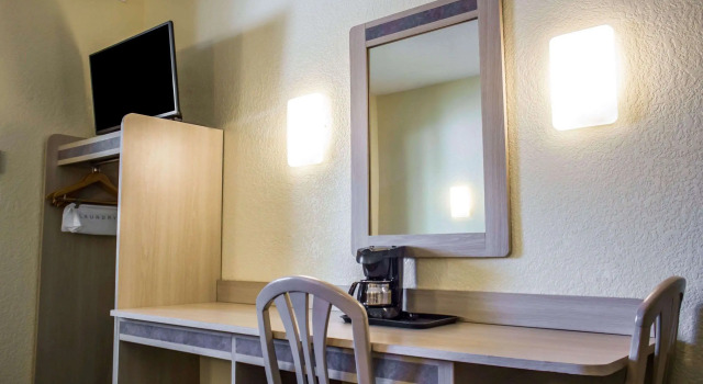 Четырёхместный номер Standard Econo Lodge Meadville