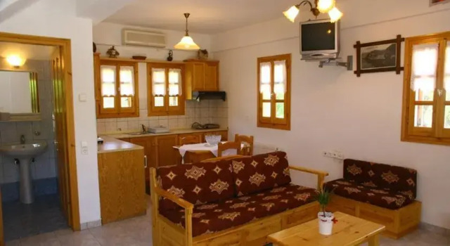 Charikleia Maissonetes, Book Hotel  