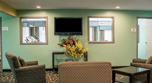 Baymont Inn & Suites Copley, Boek Hotel Hotels in Copley met parkeren, Parkeren