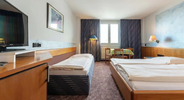 Трёхместный семейный номер Standard с видом на город enjoyHotel garni Korntal Stuttgart b&b Parkplatz Sprinter Penny eTank Porsche-Museum