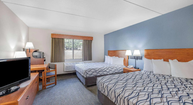 Четырёхместный номер Standard AmericInn by Wyndham Havre