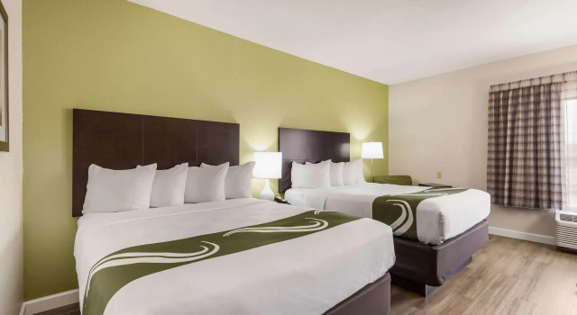 Четырёхместный номер Standard Quality Inn & Suites Quincy - Downtown