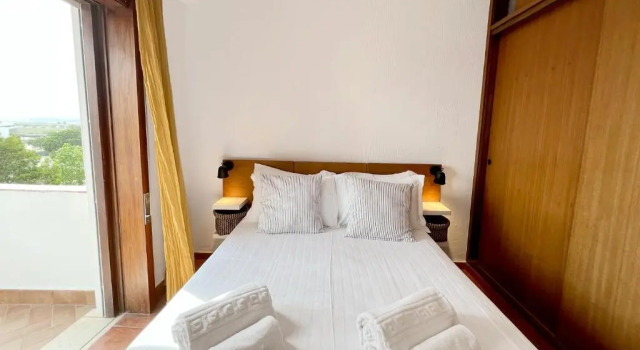 Apartment on the beach by amcf, Rezerwuj Apartament Hotele w Algarve z parkingiem, Parking