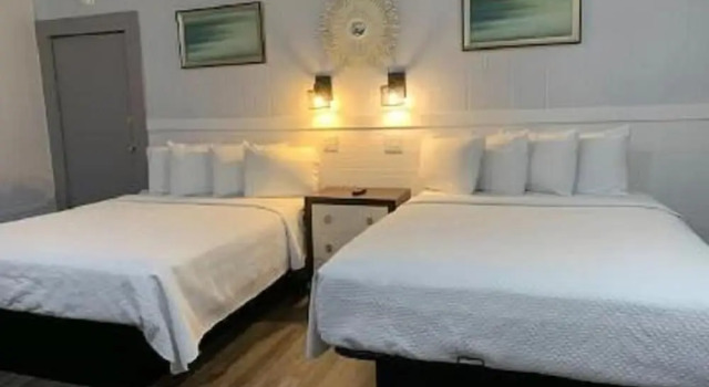 Четырёхместный номер Standard с видом на внутренний двор Outer Banks Motor Lodge