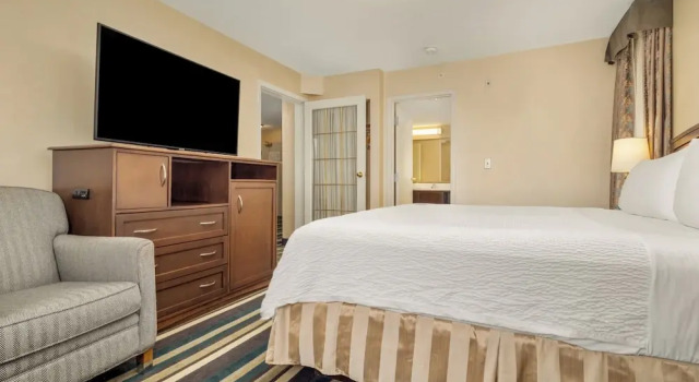 Люкс Holiday Inn Conference Centre Edmonton South by IHG