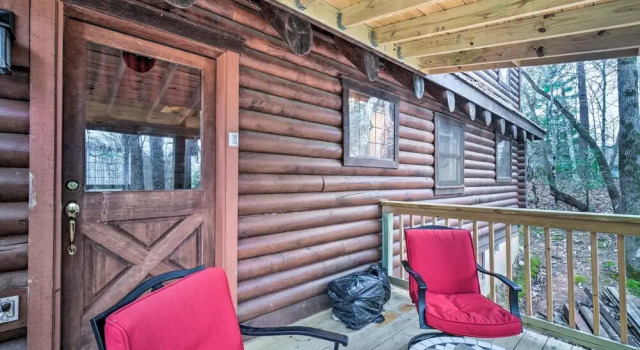 Gatlinburg Log Cabin w/ Hot Tub & Mountain Views, Забронировать Дом для отпуска Виллы Центра Питтмана, Вилла