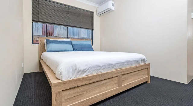 Spacious 4BR House Right Near The Beach - Fast WIFI and Massive 85' TV, Réserver Hôtel Geraldton 