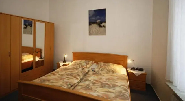 Hotel-Pension Huus in`t Dörp, Забронировать Отель Боркум East Frisian Islands, рядом с Оздоровительный центр и аквапарк "Гецайтенланд"