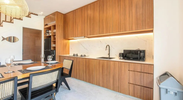 Вилла с 5 комнатами с балконом Refined 5BR Contemporary Villa, 400m to the Beach