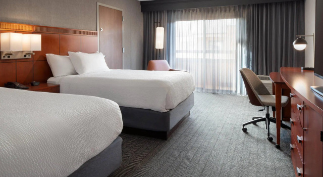 Четырёхместный номер Standard Courtyard by Marriott Bakersfield