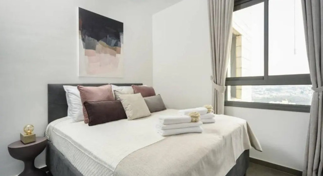 Deluxe 3 Bedrooms Flat in Residential Area, Book Hotel Hoteller i Jerusalem med pool, nær Malcha Train Station, Swimmingpool