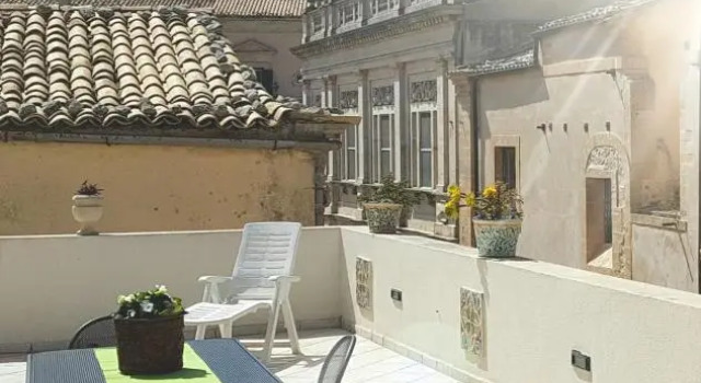 B&B Loft Famiglia Arezzo, Book Bed and Breakfast Hotels in Sicily with Parking, Parking