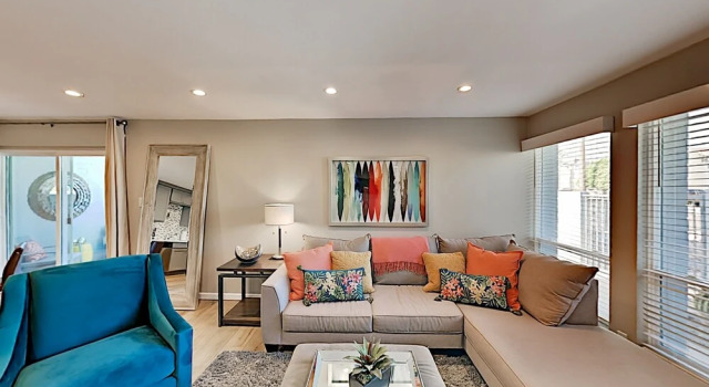4916n73r 2 Bedroom Townhouse