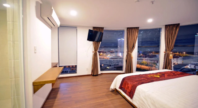 La Beach Hotel