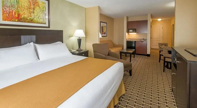 Люкс Holiday Inn Express Hotel & Suites Sharon-Hermitage