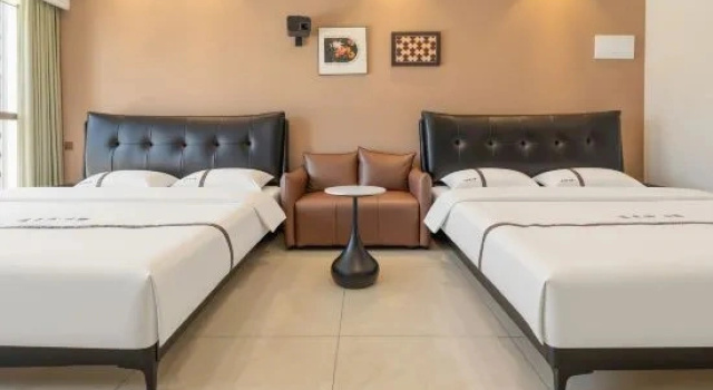 Кровать в общем номере Meet the Sea · Scenic Resort Apartment