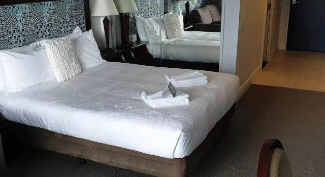 Beautiful Studio Apartment in Takapuna, Забронировать Апартаменты/квартира Отели региона Окленда с бассейном, рядом с Такапуна-Бич, Бассейн