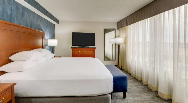 Люкс Drury Inn & Suites St. Louis St. Peters
