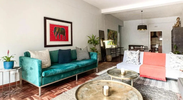 Stylish Apartment in heart of Rosebank, Boek Appartement Rosebank 