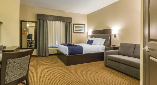 Люкс Quality Inn & Suites