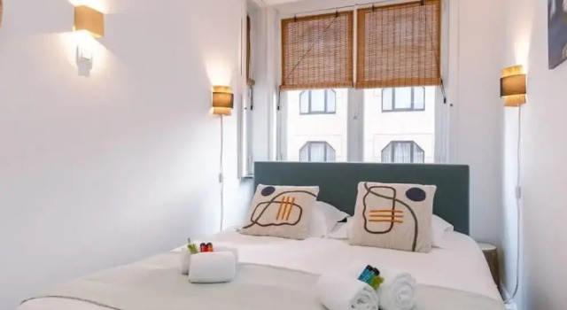 Апартаменты Comfy 1-bedroom Apartment With Side Seaview