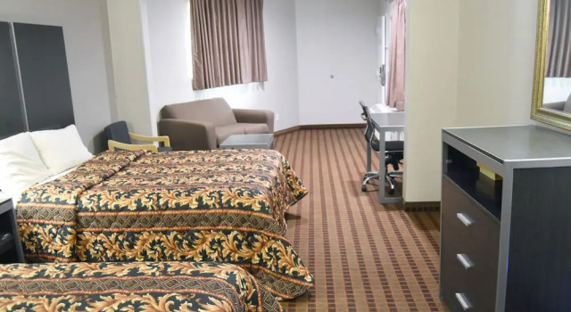 Двухместный номер Premium Camelot Inn & Suites Highway 290 NW Freeway