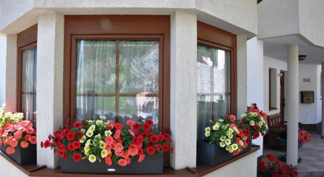 Gschlössle Ferienwohnungen, Prenota Hotel Hotel a Tirolo con parcheggio, Parcheggio