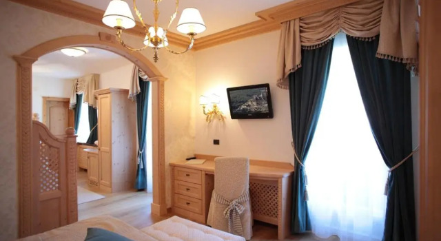 Полулюкс Hotel Colbricon