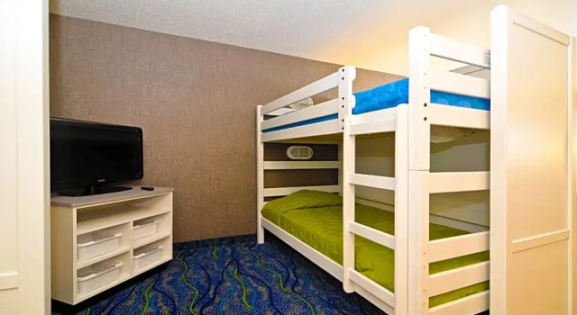Четырёхместный люкс Holiday Inn Express Hotel & Suites Fort Atkinson by IHG