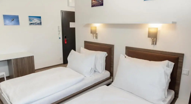 Standardowy dwuosobowy pokój z widokiem na ogród SKY Hotel Prague