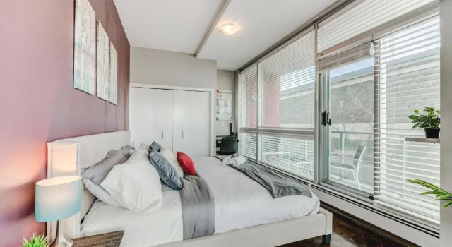 Upscale 2BR Condo - King Bed - Stunning City Views, Rezervați Hotel Beltline Calgary, aproape de Reader Rock Garden