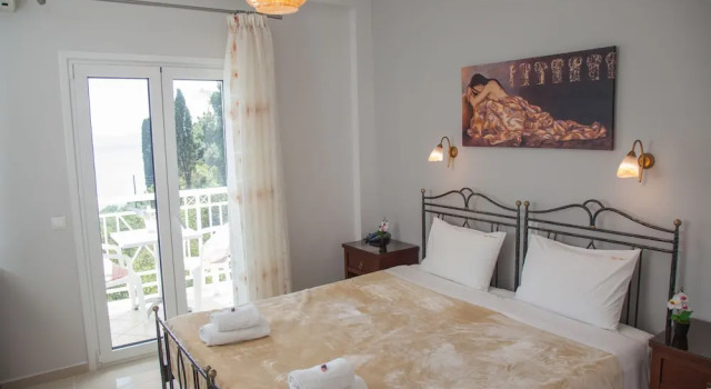 Студия с балконом Brentanos Apartments - A - View of Paradise