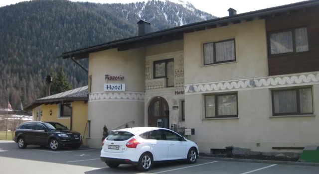 Hotel Pizzeria Selva, Book Hotel Zernez 
