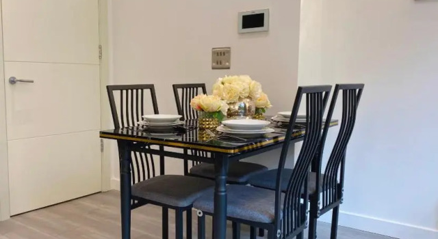 Newpointe Stunning 1-bedroom Serviced Apartment, Varaa Huoneisto Asunnot kohteessa Merseyside, Huoneisto