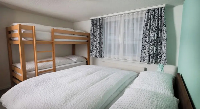 Семейный номер Standard с балконом и с видом на горы Hotel Roggerli