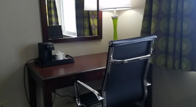 Двухместный номер Standard Super 8 by Wyndham Chicago OHare Airport