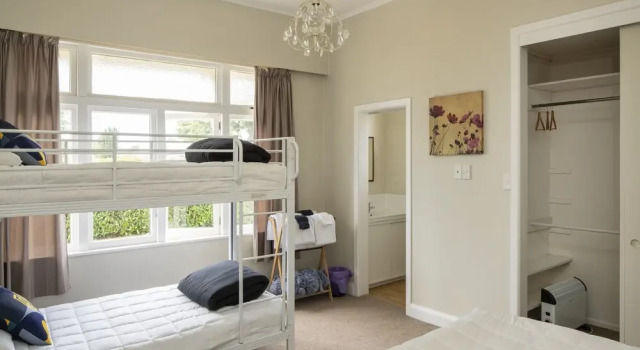 Четырёхместный номер Standard U Studios Masterton, SureStay Collection by BW