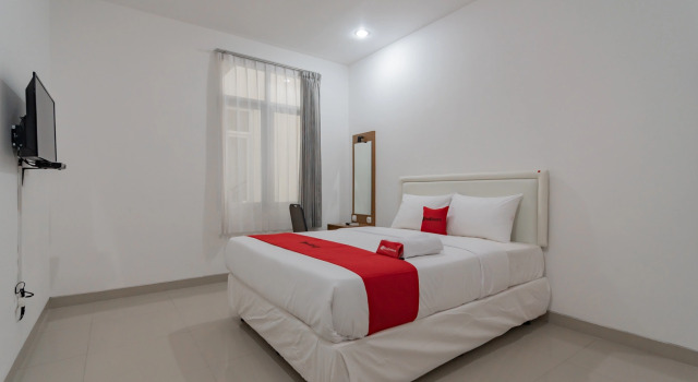 RedDoorz @ Sukahaji Street Bandung