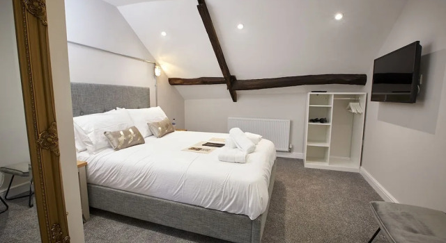 Студия Executive Three Cranes Serviced Apartments
