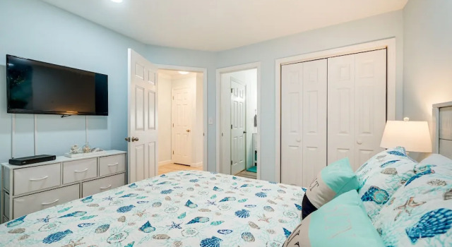 Sunrise Oceanview Escape & Pool in N Topsail Beach, Забронировать Отель Норт-Топсейл-Бич Северная Каролина