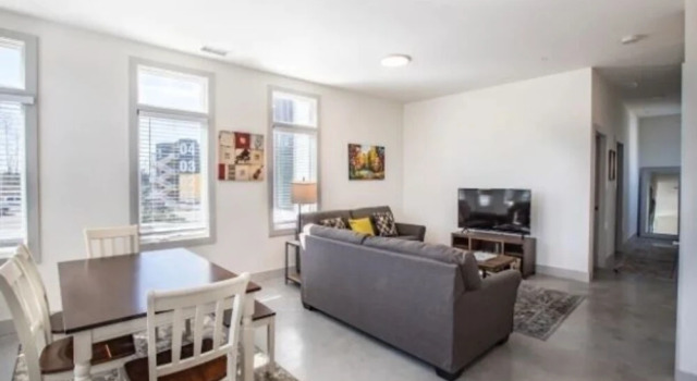Bright Modern Mins From Downtown Nashville! 2 Bedroom Condo, Prenota Appartamento Hotel a Tennessee con parcheggio, Parcheggio