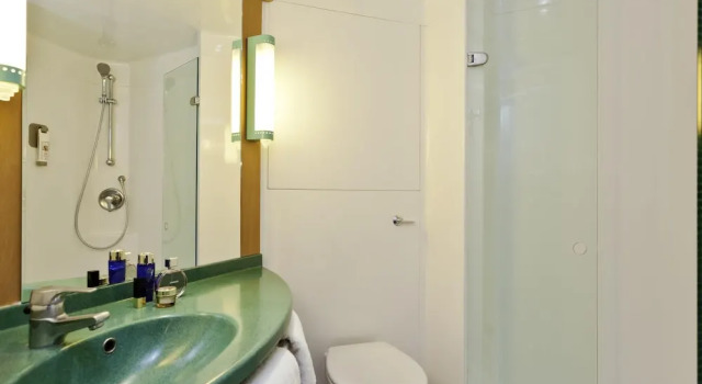 Двухместный семейный номер Standard ibis London Thurrock M25