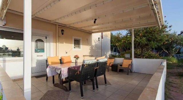 Апартаменты Manos Apartments