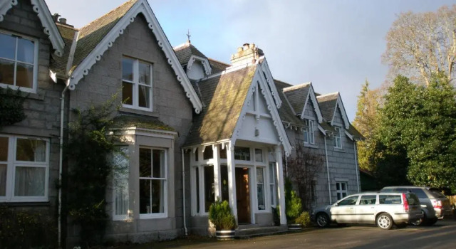 The Deeside Hotel, Book Pension Gæstehuse i Grampian, Pension