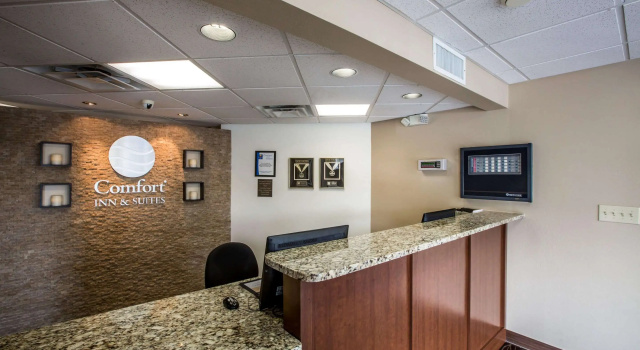 Comfort Inn & Suites at Dollywood Lane, Забронировать Отель Пиджен-Фордж Great Smoky Mountains National Park, рядом с TopJump Trampoline Park &amp; Extreme Arena