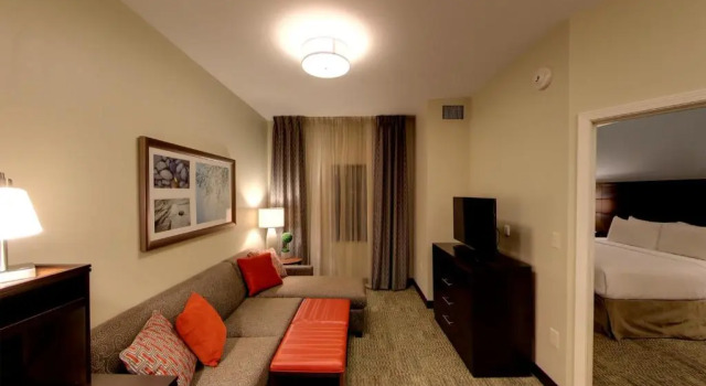 Двухместный люкс c 1 комнатой Staybridge Suites Ann Arbor - Research Parkway by IHG