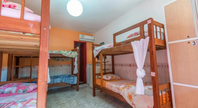 Кровать в общем номере (мужской номер) Papagaio Hostel & Pousada