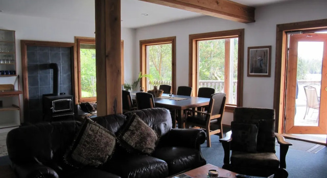 Arbutus Cove Guesthouse, Забронировать Гостевой дом Сук South Vancouver Island