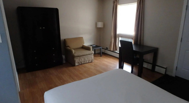 Wheel Inn Motel, Book Motel New Liskeard Ontario
